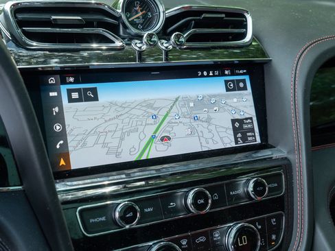 Used 2022 Bentley Bentayga AWD/4WD image 20