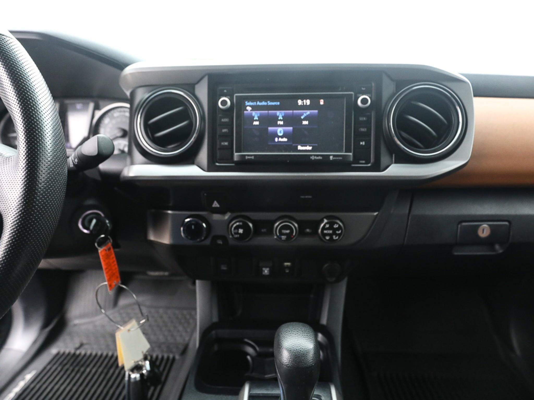 Used 2019 Toyota Tacoma SR5 AWD/4WD image 17