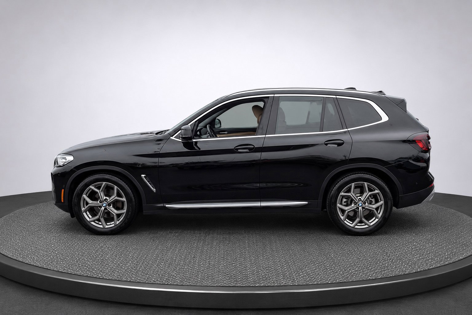 Used 2023 BMW X3 xDrive30i w/ Parking Assistance Package AWD/4WD image 18