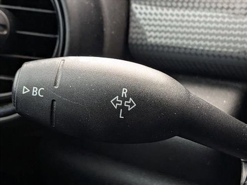 Used 2018 MINI Cooper 4-Door Hardtop image 12