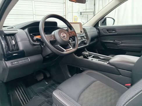 Used 2024 Nissan Pathfinder S FWD image 13