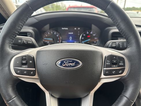 Used 2023 Ford Explorer XLT AWD/4WD image 15