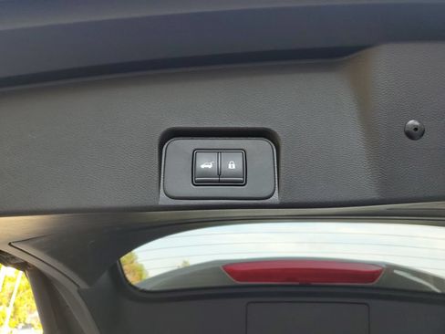 Certified 2025 Nissan Rogue SV AWD/4WD image 8