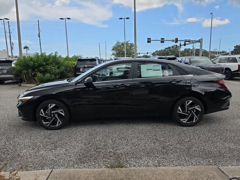 New 2026 Hyundai Elantra Limited FWD image 3