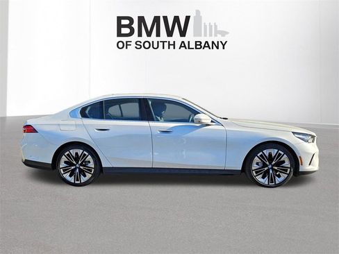 Used 2024 BMW 540i xDrive w/ Premium Package image 3