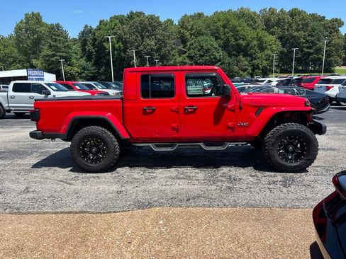 Used 2020 Jeep Gladiator Overland AWD/4WD image 2