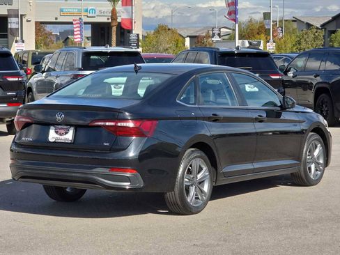 Used 2024 Volkswagen Jetta SE image 9