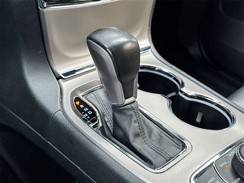 Used 2021 Jeep Grand Cherokee Limited image 16