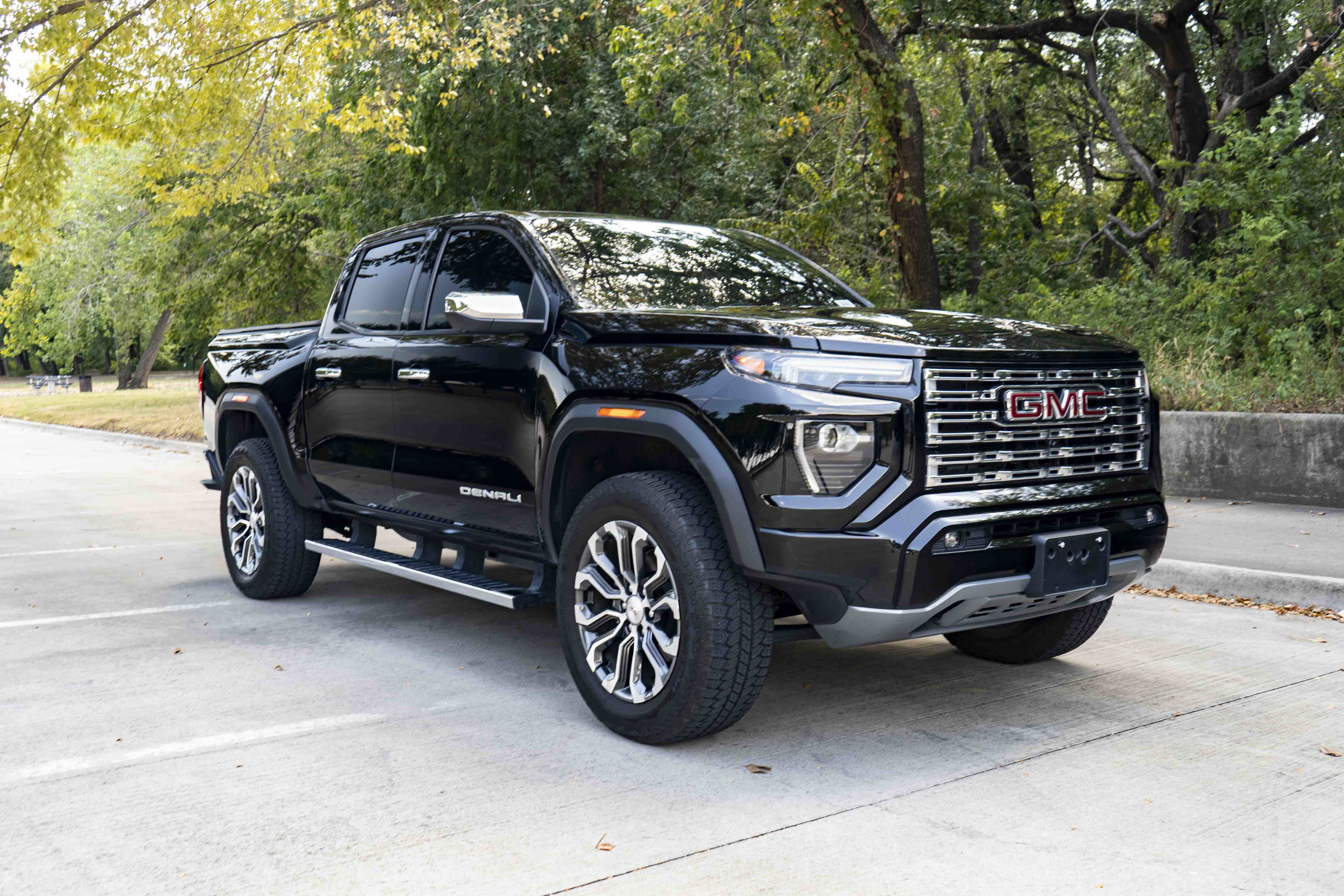Used 2025 GMC Canyon Denali AWD/4WD image 2
