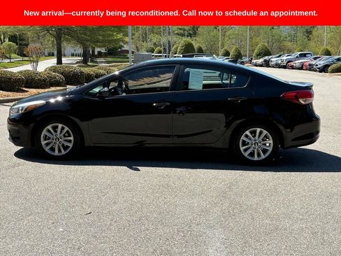 Used 2017 Kia Forte S image 3