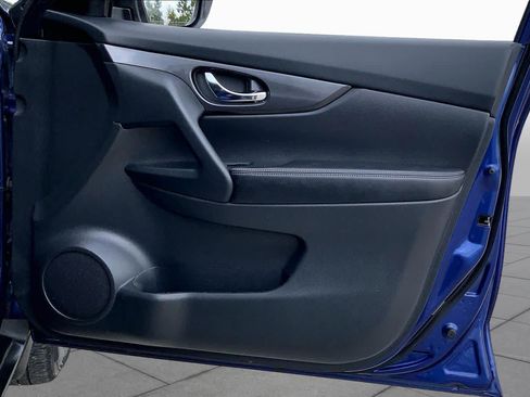 Used 2020 Nissan Rogue SV FWD image 22