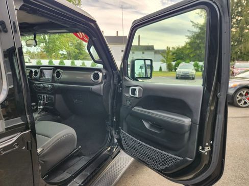 Used 2020 Jeep Wrangler Unlimited Sahara image 39
