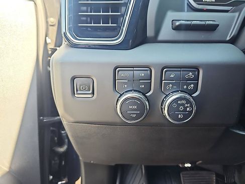 Used 2023 GMC Sierra 1500 Denali w/ Denali Reserve Package AWD/4WD image 15