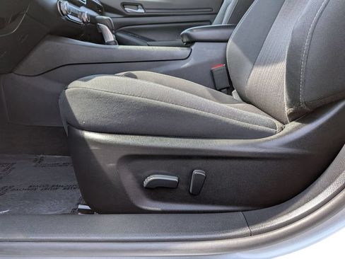 Used 2025 Nissan Altima 2.5 SV FWD image 11