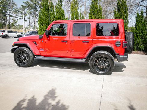 Used 2025 Jeep Wrangler Sahara image 7