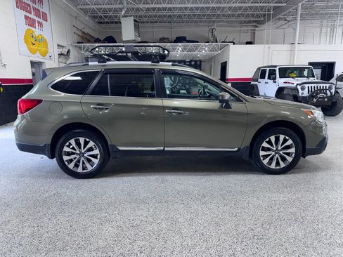 Used 2017 Subaru Outback 3.6R Touring AWD/4WD image 2