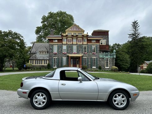 Used 1990 MAZDA MX-5 Miata RWD image 12