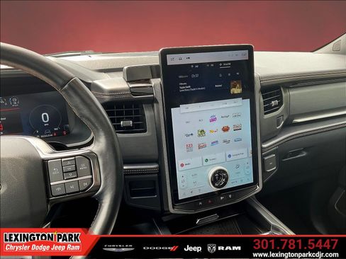 Used 2023 Ford Expedition Platinum AWD/4WD image 9