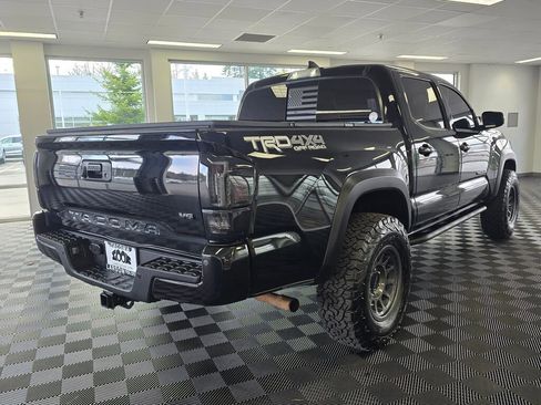 Used 2019 Toyota Tacoma TRD Off-Road image 3
