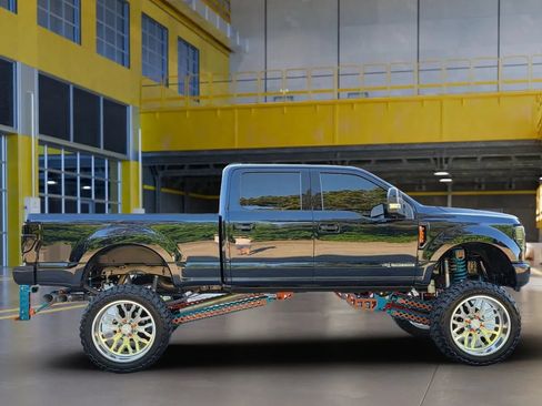 Used 2022 Ford F250 Lariat w/ Black Appearance Package AWD/4WD image 8
