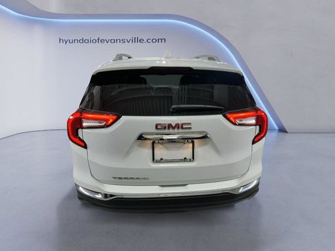 Used 2024 GMC Terrain SLT image 3