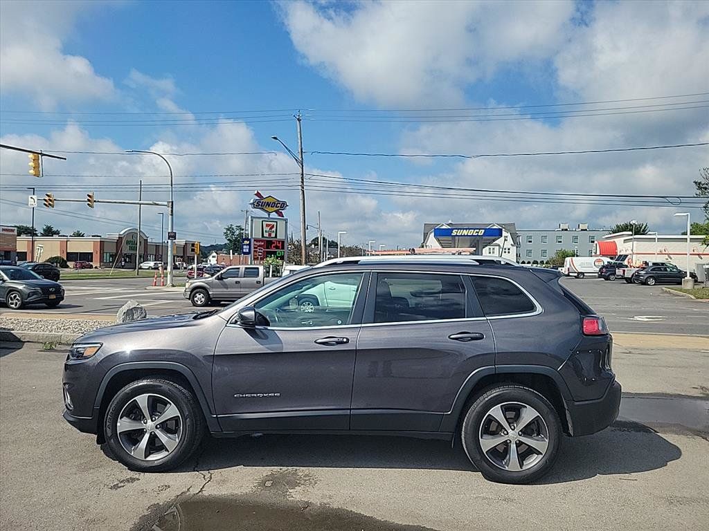 Used 2019 Jeep Cherokee Limited AWD/4WD image 2