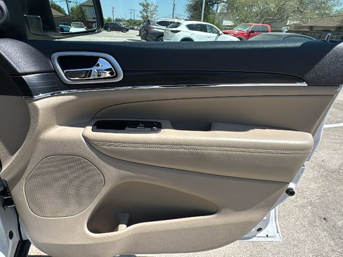 Used 2020 Jeep Grand Cherokee Limited w/ Luxury Group II image 30