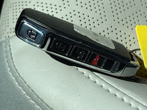 Certified 2023 Kia Sorento SX AWD/4WD image 31