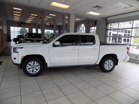 Used 2022 Nissan Frontier SV w/ Technology Package RWD image 4