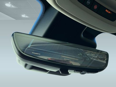 Used 2022 Buick Envision Avenir w/ Technology Package II image 18