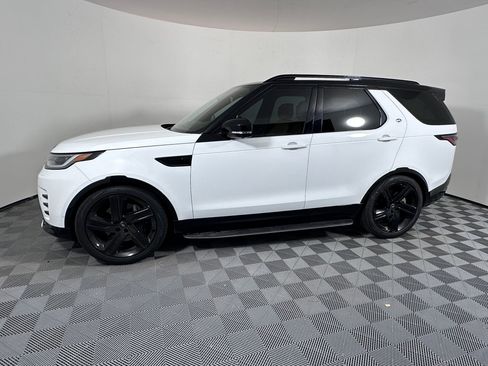 Certified 2025 Land Rover Discovery Dynamic SE image 2