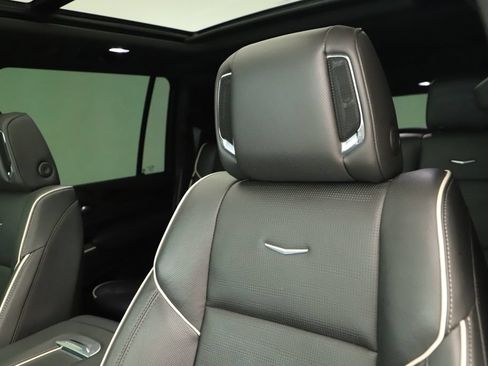Used 2023 Cadillac Escalade ESV Premium Luxury AWD/4WD image 28