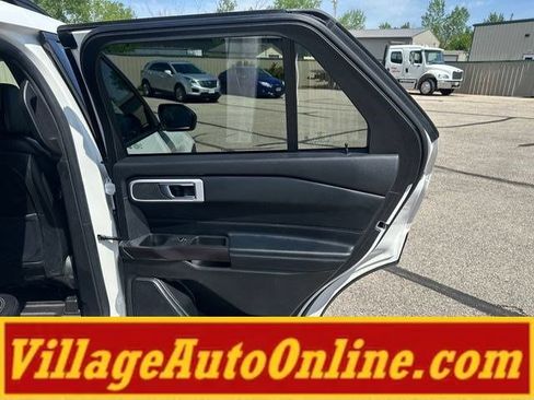 Used 2020 Ford Explorer XLT w/ Equipment Group 202A AWD/4WD image 43