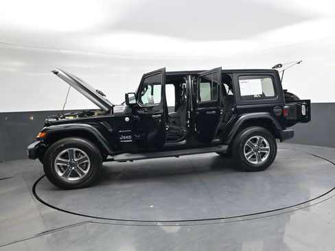 Used 2022 Jeep Wrangler Unlimited Sahara w/ Dual Top Group image 48