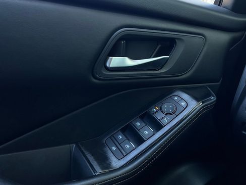 Used 2025 Nissan Rogue SV image 21