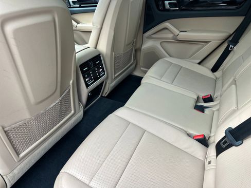 Used 2023 Porsche Cayenne image 13