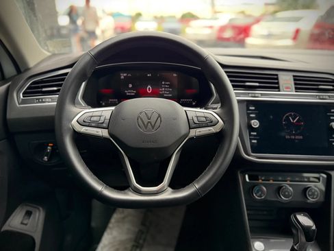 Used 2024 Volkswagen Tiguan SE AWD/4WD image 9