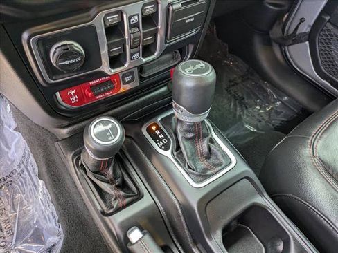 Used 2019 Jeep Wrangler Unlimited Rubicon w/ Dual Top Group AWD/4WD image 13
