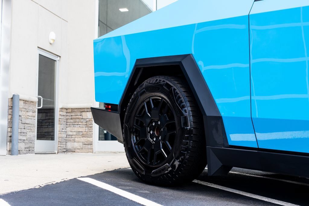 Used 2024 Tesla Cybertruck AWD Crew Cab image 10