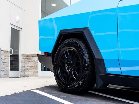 Used 2024 Tesla Cybertruck AWD Crew Cab image 10
