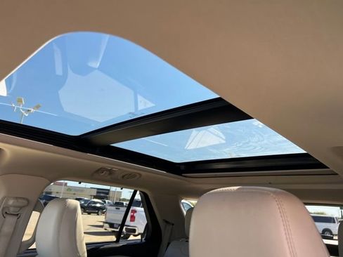 Used 2020 Ford Explorer Platinum w/ Premium Technology Package image 12