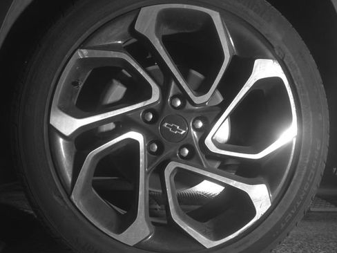 Used 2025 Chevrolet Trax RS w/ Sunroof Package FWD image 30
