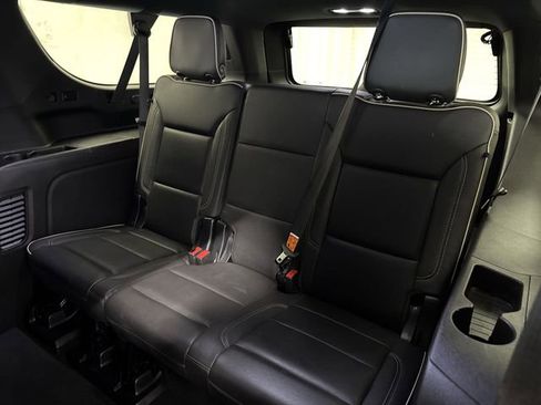 Certified 2023 GMC Yukon XL SLT w/ SLT Luxury Package AWD/4WD image 14