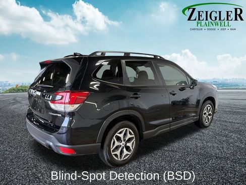 Used 2024 Subaru Forester Premium image 8