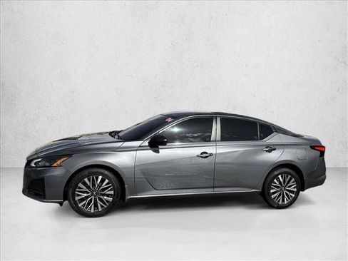 Used 2024 Nissan Altima 2.5 SV AWD/4WD image 4