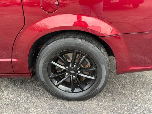 Used 2019 Dodge Grand Caravan SXT w/ Driver Convenience Group image 9