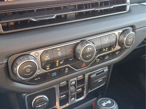 Used 2024 Jeep Wrangler Unlimited Sahara w/ Technology Group image 12