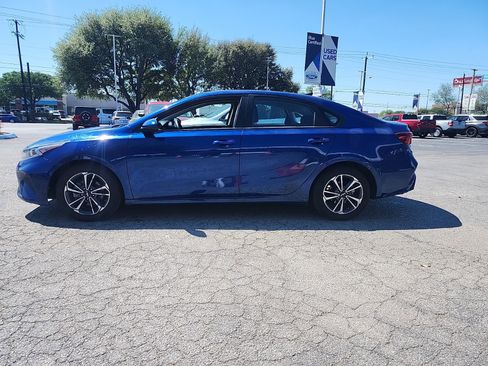 Used 2023 Kia Forte LXS image 4