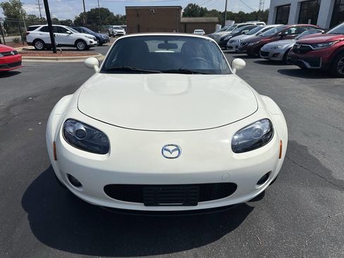 Used 2006 MAZDA MX-5 Miata Grand Touring image 2