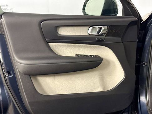 Used 2022 Volvo XC40 T5 Inscription image 16